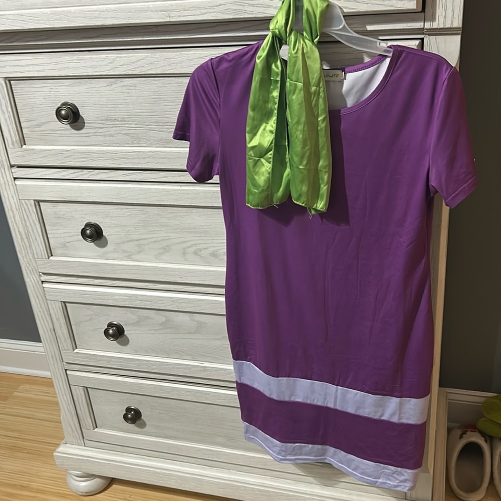 Daphne costume XS with green scarf